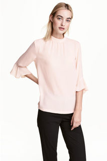 Блузка с оборкой на рукаве H&M