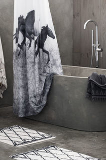 Банное полотенце с вышивкой H&M