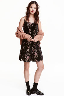 Платье с рисунком деворе H&M