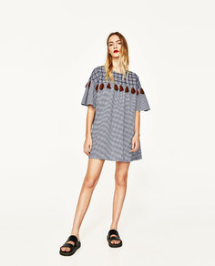 Короткое платье с вышивкой и кисточками Zara