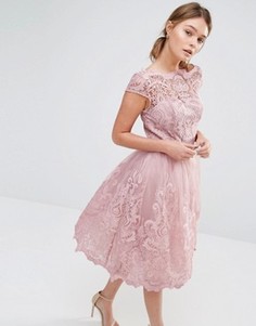 Кружевное платье для выпускного с широкой горловиной Chi Chi London Premium - Розовый