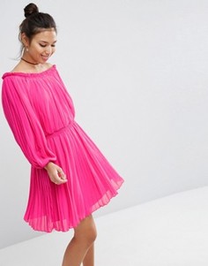 Плиссированное платье с открытыми плечами ASOS - Розовый