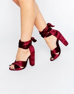 Бархатные сандалии на блочном каблуке с завязкой Missguided - Красный