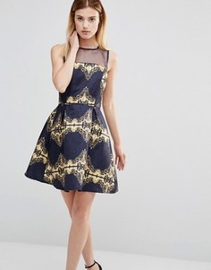 Короткое приталенное платье с сетчатой вставкой и принтом AX Paris - Мульти