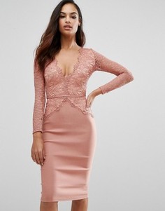Платье миди с фигурным кружевом и глубоким вырезом Rare London - Розовый