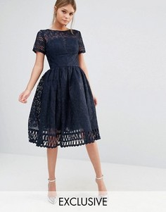 Кружевное платье с короткими рукавами Chi Chi London Premium - Темно-синий
