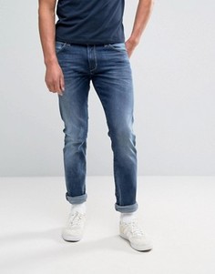 Узкие джинсы с выбеленной отделкой и заломами Wrangler Larson - Синий