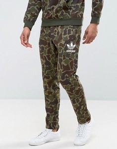 Джоггеры камуфляжной расцветки adidas Originals BK5901 - Зеленый