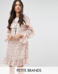 Платье с оборками и цветочным принтом Glamorous Petite - Мульти