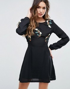 Короткое приталенное платье с вышивкой Missguided - Черный