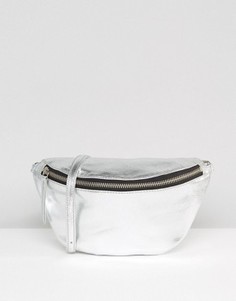 Кожаная классическая сумка-пояс с оттенком металлик ASOS - Серебряный