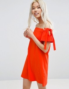 Платье с открытыми плечами и завязками на рукавах ASOS - Оранжевый