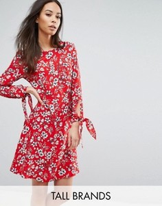 Платье с цветочным принтом и завязками на рукавах New Look Tall - Красный