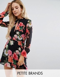 Короткое приталенное платье с цветочным принтом и вырезом капелькой Missguided Petite - Черный