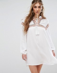 Свободное платье с вышивкой и завязками Missguided - Белый