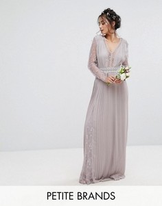 Плиссированное платье макси с длинными рукавами, кружевными вставками и отделкой на талии TFNC Petite Wedding - Серый