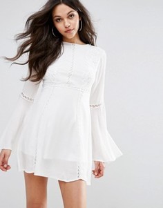 Ажурное платье-свинг с кружевной вставкой PrettyLittleThing - Белый