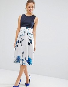 Приталенное платье миди с цветочным принтом на юбке Closet London - Синий