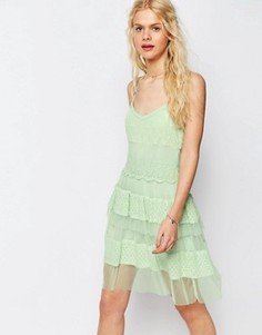 Кружевное платье мини с ярусным дизайном ASOS Premium - Зеленый