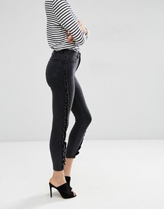 Черные зауженные джинсы с оборками сбоку ASOS Ridley - Черный