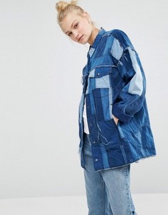 Джинсовая oversize-куртка в стиле пэчворк Monki - Синий