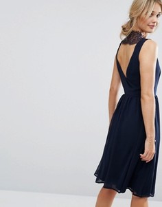 Короткое приталенное платье с кружевной вставкой сзади Elise Ryan - Темно-синий