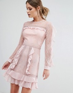 Платье мини с оборками на рукавах с прозрачными вставками True Decadence - Розовый