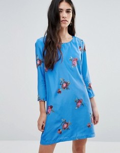 Цельнокройное платье с цветочной вышивкой Traffic People - Синий