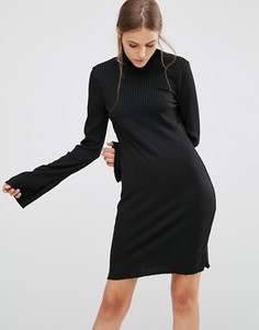 Платье-джемпер в рубчик с высоким воротом Minimum - Черный