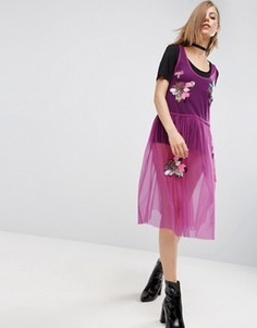Сетчатое платье миди с присборенной юбкой и пайетками ASOS - Фиолетовый