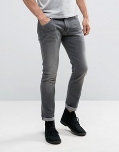 Узкие серые джинсы с выбеленной отделкой Wrangler Larson - Серый
