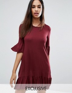Свободное платье с оборками на рукавах и кромке Missguided - Красный