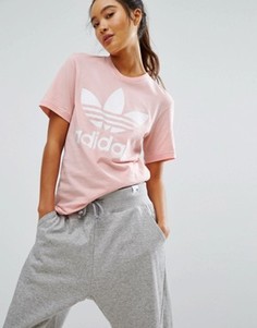 Розовая футболка бойфренда с логотипом-трилистником adidas Originals - Розовый