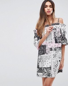 Хлопковое платье с открытыми плечами и платочным принтом ASOS - Мульти