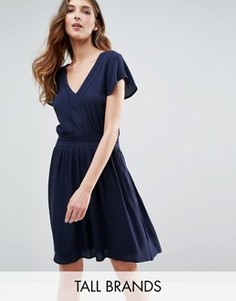 Приталенное платье с короткими рукавами Vero Moda Tall - Темно-синий