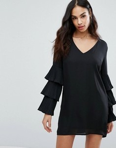 Цельнокройное платье с плиссированными оборками на рукавах Missguided - Черный