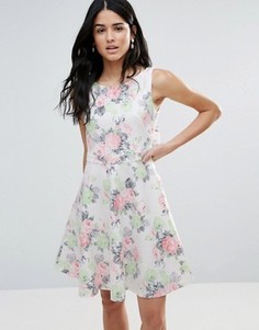 Короткое приталенное платье с цветочным принтом Zibi London - Розовый
