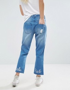 Укороченные джинсы с рваной отделкой и вышитой надписью Girls Rock Daisy Street - Синий