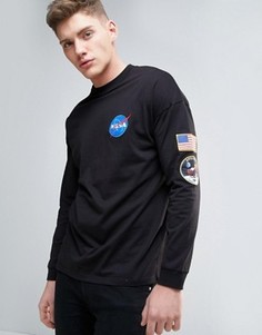 Свободный лонгслив с нашивками ASOS NASA - Черный