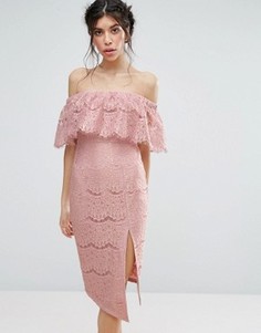 Кружевное платье с открытыми плечами и высоким разрезом Love Triangle - Розовый