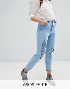 Узкие джинсы в винтажном стиле с завышенной талией, прорехами и неровно обрезанным низом штанин ASOS PETITE FARLEIGH - Синий