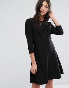 Короткое приталенное платье с рукавами 3/4 Lavand - Черный