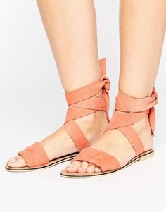 Замшевые сандалии с завязками ASOS FAMOUS - Розовый