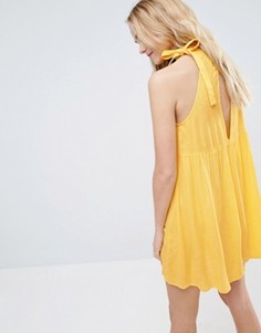 Свободное платье с завязкой на вороте и открытой спиной ASOS - Желтый