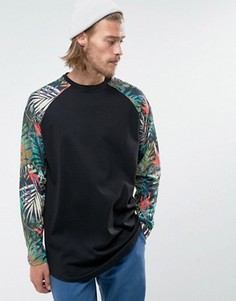 Длинный лонгслив с цветочным принтом на рукавах реглан и закругленным низом ASOS - Черный