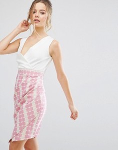 Платье в полоску с асимметричной юбкой Closet London - Розовый