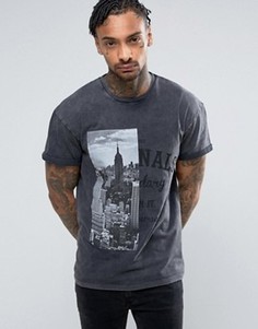 Серая футболка с эффектом кислотной стирки и принтом New Look - Серый