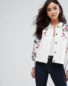 Джинсовая куртка с вышитыми цветами и птицами QED London - Кремовый