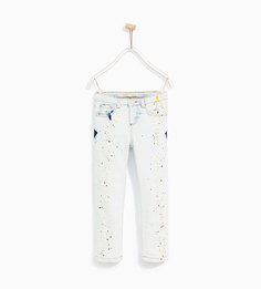 Джинсы с принтом "брызги краски" Zara