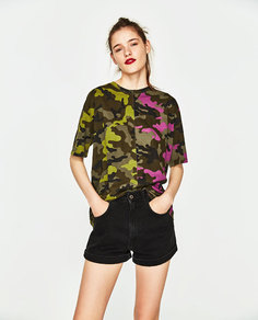 Двухцветная футболка с камуфляжным принтом Zara